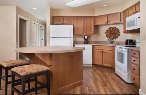Big Bear Lake Resort | Beautiful Big Bear Resort with Loads of Amenities Dec 14 - 21 2023