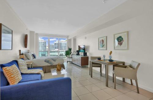 Coconut Grove House | Beautiful Blue & Gold Studio With Ocean View