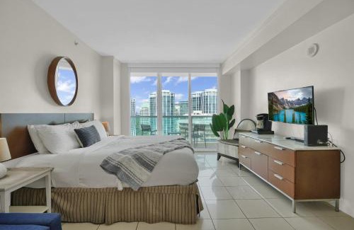 Coconut Grove House | Beautiful Blue & Gold Studio With Ocean View