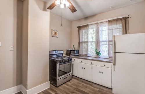 Midtown House | Beautiful Brick Patio, Top Unit- Bluemoon Bungalow