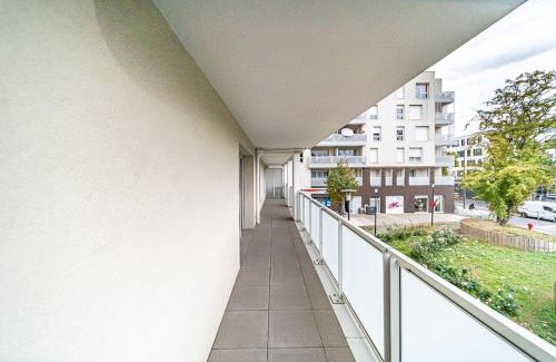 Venissieux Apartment | Beautiful bright 2-room apartment with balcony and parking