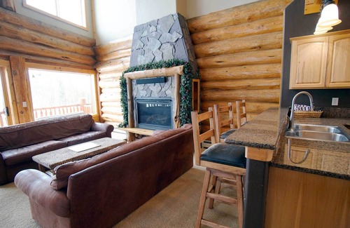 Winter Park Condo | Beautiful, Bright and Spacious Deluxe Log Cabin Duplex