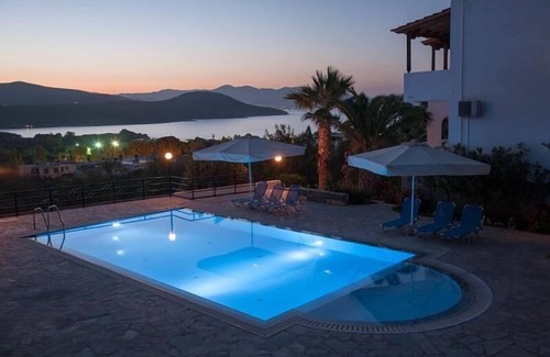 Istron Apartment | Beautiful, bright holiday flat with swimming pool