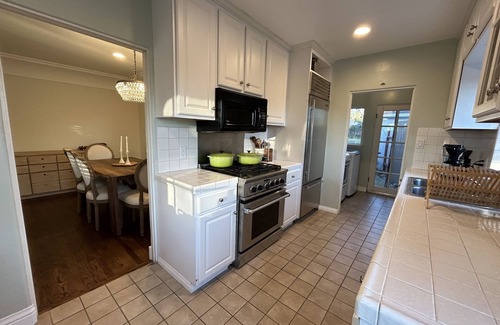 Talmadge House | Beautiful & Bright Talmadge Home