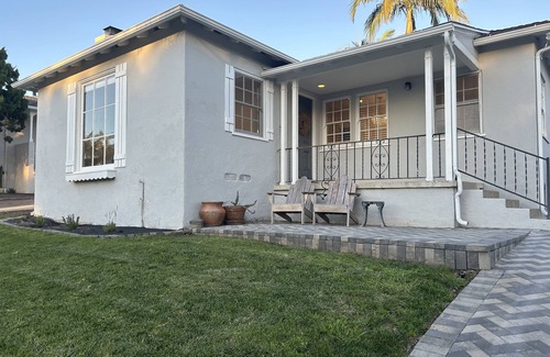 Talmadge House | Beautiful & Bright Talmadge Home