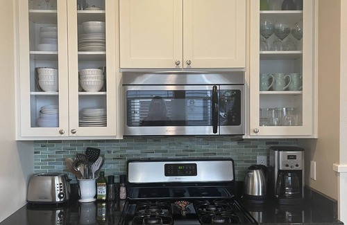 Nelscott House | Beautiful bungalow, 5 minute walk to the beach
