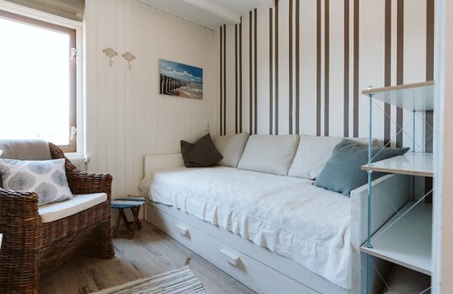 Ouddorp House | Beautiful bungalow with 2 garden seats and cosy furnishings in comfy style