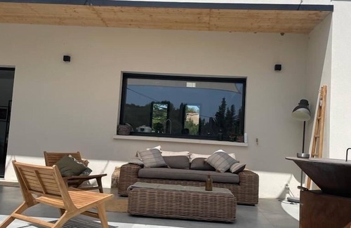 Caumont-sur-Durance Villa | Beautiful contemporary house near Avignon and the Luberon