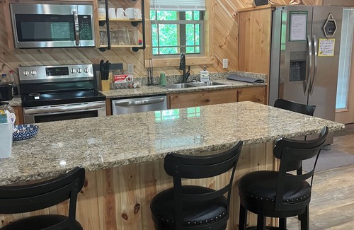Carlisle Cabin | Beautiful Cabin with View of Private Lake, Hot Tub & Outdoor Swings!