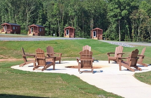 Kings Mountain Cabin | Beautiful cabins available between Kings Mountain Battleground & 2 Kings Casino!