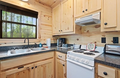 Golden Cabin | Beautiful cabins with a pool in a peaceful setting