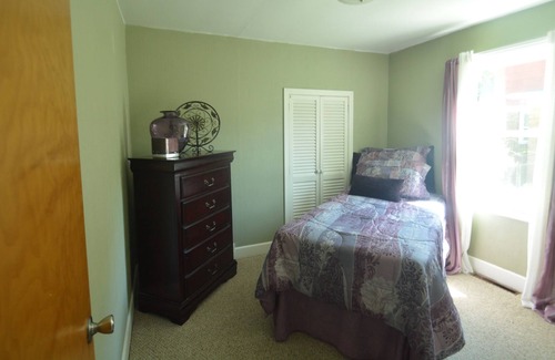Rochester House | Beautiful Cape in Rochester Suburb 6 minutes to UofR, Airport, Curling Club