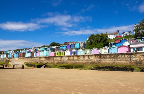 Walton on the Naze House | Beautiful caravan with WiFi at Naze Marine Park ref 17004CC