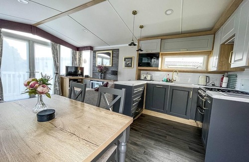 Walton on the Naze House | Beautiful caravan with decking at Naze Marine Park, sleeps 8 ref 17341BR