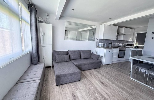 Great Yarmouth Ski Chalet | Beautiful chalet in the seaside village of Scratby, Norfolk ref 51054S
