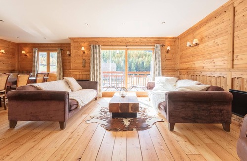 Montgenevre Ski Chalet | Beautiful chalet along Rue des Montagnards, easy piste access