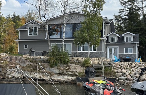 North Kawartha Cottage | Beautiful Chandos Laken