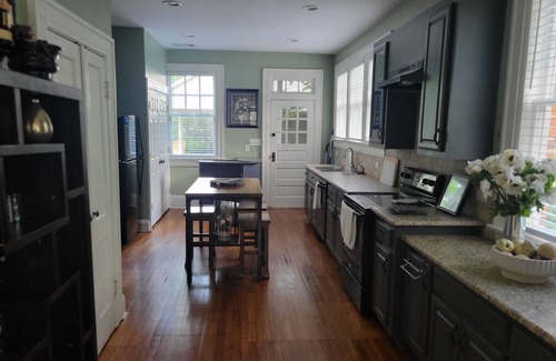Montgomery Cottage | Beautiful Chic Cottage nestled in Old Cloverdale - Entertainment District.