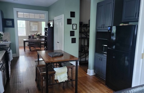 Montgomery Cottage | Beautiful Chic Cottage nestled in Old Cloverdale - Entertainment District.