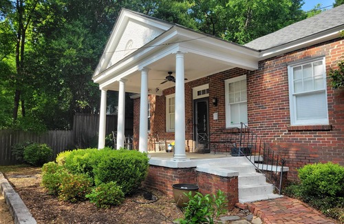Montgomery Cottage | Beautiful Chic Cottage nestled in Old Cloverdale - Entertainment District.