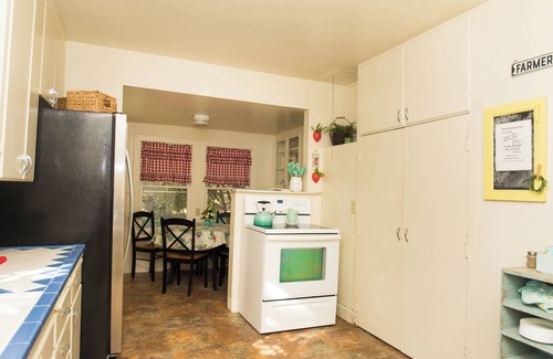 Chico House | Beautiful Chico Farmhouse With Room for All…10 beds!