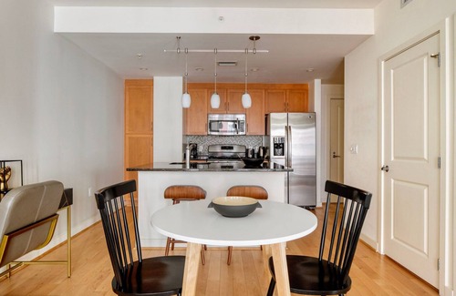 Clarendon Apartment | Beautiful Clarendon 1BR w/Pool, nr Restaurants & Bars, by Blueground