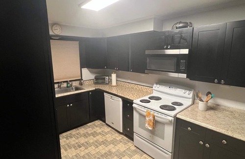 Hunter House | Beautiful & Clean 2 bedroom house;Across the st from Hunter Mt!Walking distance!