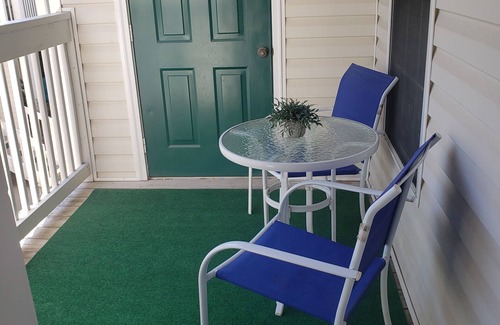 Indian Bayou Condo | Beautiful Clean and Spacious 3 bd 2 bth located .8 miles from the beach