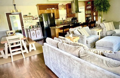 Panama City House | Beautiful, clean & private house on a cal-de-sac!