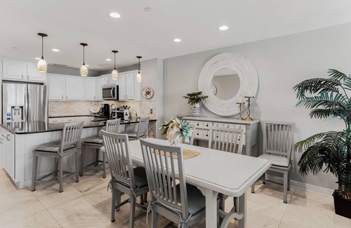 Indian Shores Apartment | Beautiful Coastal Penthouse w/Gulf Views!