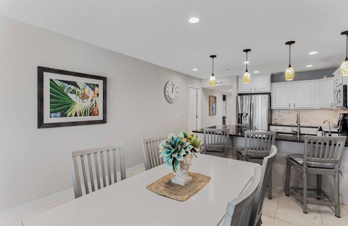 Indian Shores Apartment | Beautiful Coastal Penthouse w/Gulf Views!