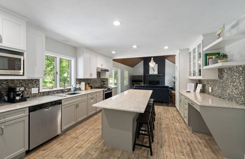 Saunderstown House | Beautiful Colonial Home in Saunderstown, RI