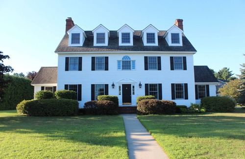 Colchester House | Beautiful Colonial with views of Lake Champlain,8 miles from downtown Burlington