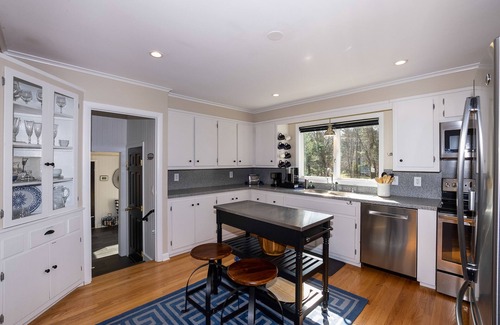 Pine Grove Historic District House | Beautiful, comfortable home with everything you would expect and more.