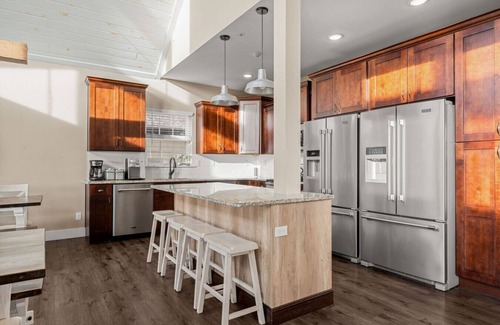 Table Rock House | Beautiful, Comfortable, & Spacious: Lakeview with Hot Tub and Entertainment Room