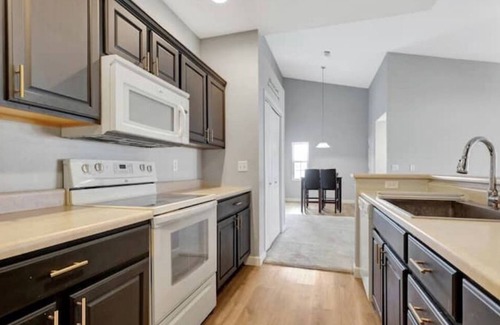 Champaign Apartment | Beautiful condo in Champaign! with pool and gym!