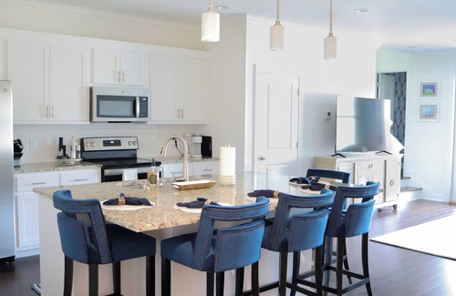 Oxford House | Beautiful Condo in Oxford!