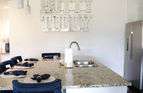 Oxford House | Beautiful Condo in Oxford!