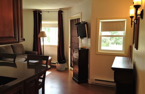 Warren Condo | Beautiful condo less than 3 miles from the ski lift