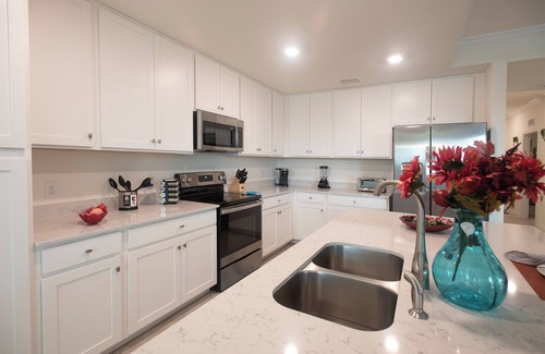 Lakewood Ranch Resort | Beautiful Condo located on Golf Course in a 24x7 Gated Community with Amenities!