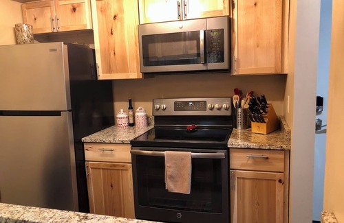 Table Rock Condo | Beautiful Condo on the 16th green! Dog friendly-with approval…Golf discounts!