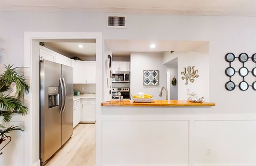 Saint Augustine Shores Condo | Beautiful condo with pool, tennis, golf, balcony, streaming & W/D