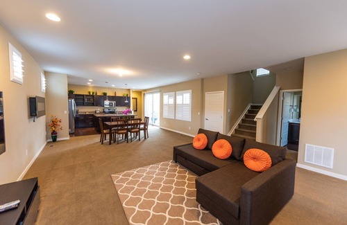 Northridge House | Beautiful Contemporary -3 Level Home@best location