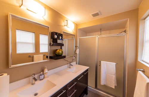 Northridge House | Beautiful Contemporary -3 Level Home@best location