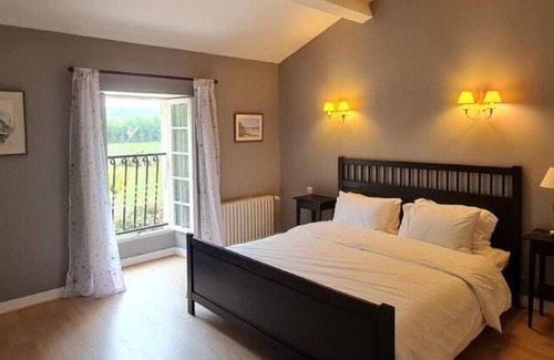 Sammarçolles House | Beautiful converted farmhouse in Saint-Sauvant with private heated pool