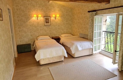 Sammarçolles House | Beautiful converted farmhouse in Saint-Sauvant with private heated pool