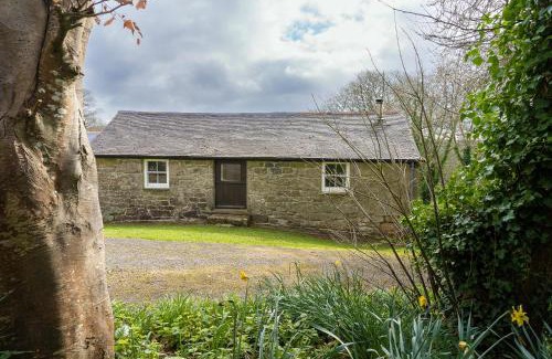 Castallack Apartment | Beautiful Cornish barn in the stunning Lamorna valley with large garden