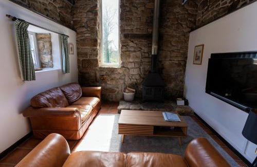 Castallack Apartment | Beautiful Cornish barn in the stunning Lamorna valley with large garden