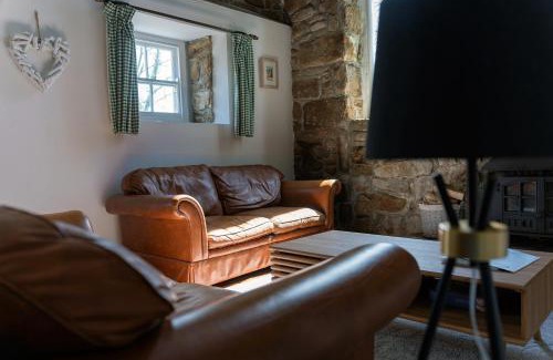 Castallack Apartment | Beautiful Cornish barn in the stunning Lamorna valley with large garden