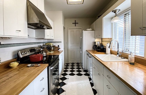 Harbor Springs Cottage | Beautiful cottage on East Bluff drive with a fantastic view!
